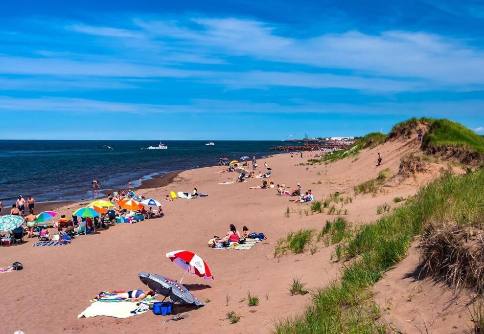 Chalet Beachside W/beach Access - Aboiteau Cap Pele